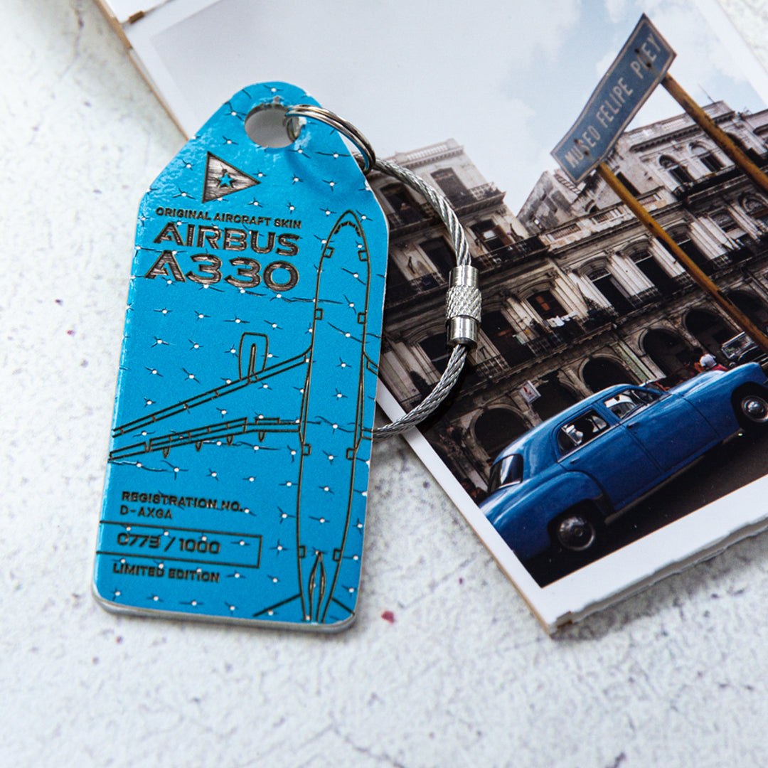 Aviationtag Airbus A330 D-AXGA Cuba Aircraft Tag Edition Mood of Blue Plane Tag next to Cuba Postcard